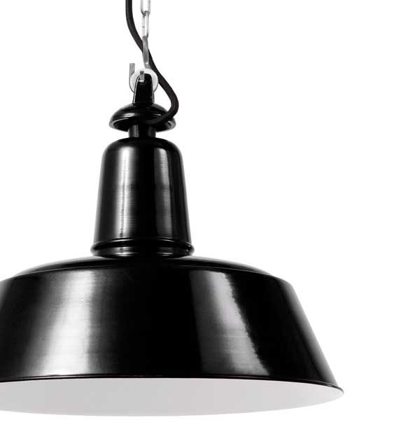 Disse loftlamper er i sorte og hvide farver i stål.