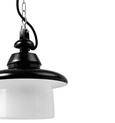 Disse loftlamper er i sorte og hvide farver i stål.